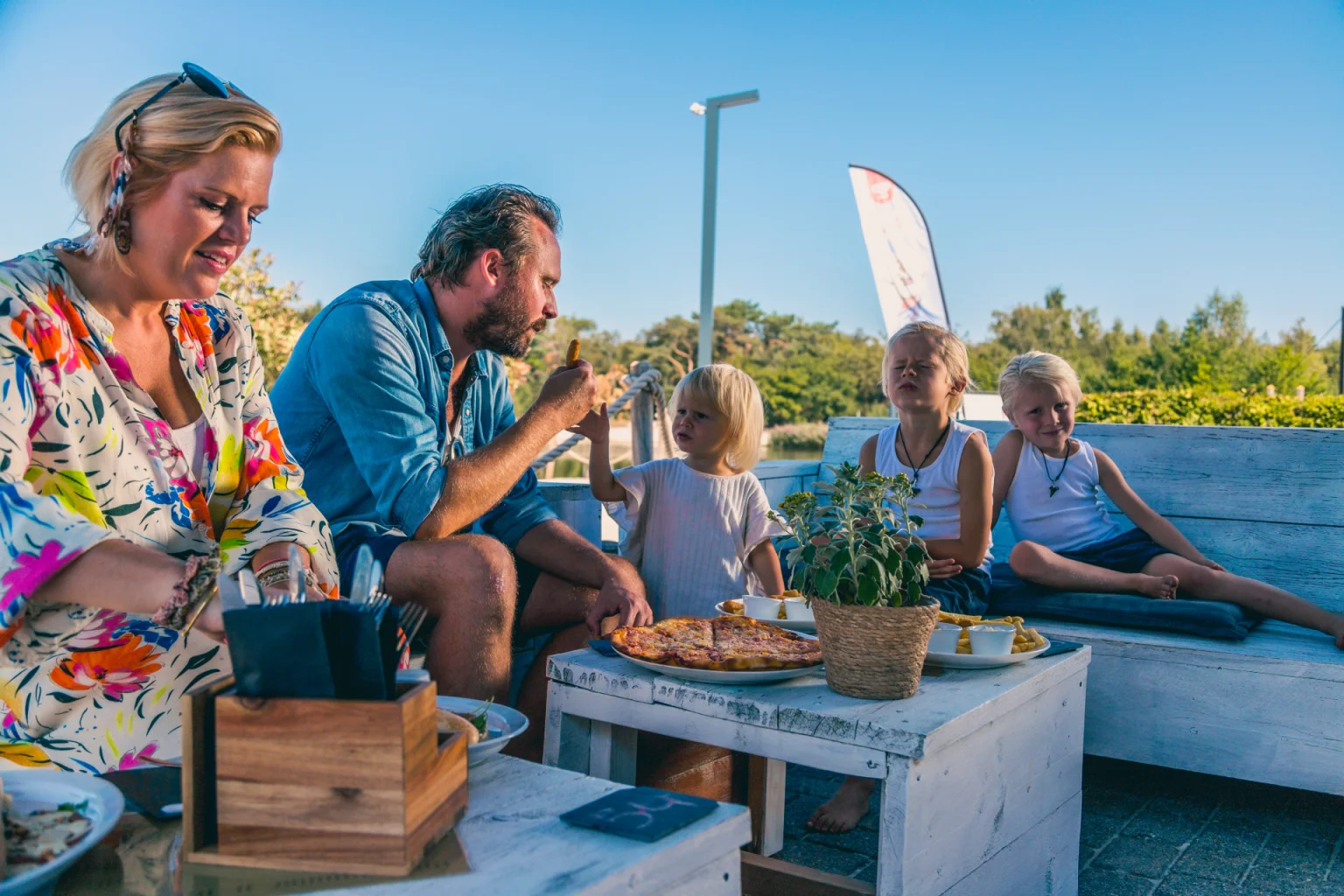 Dine al fresco