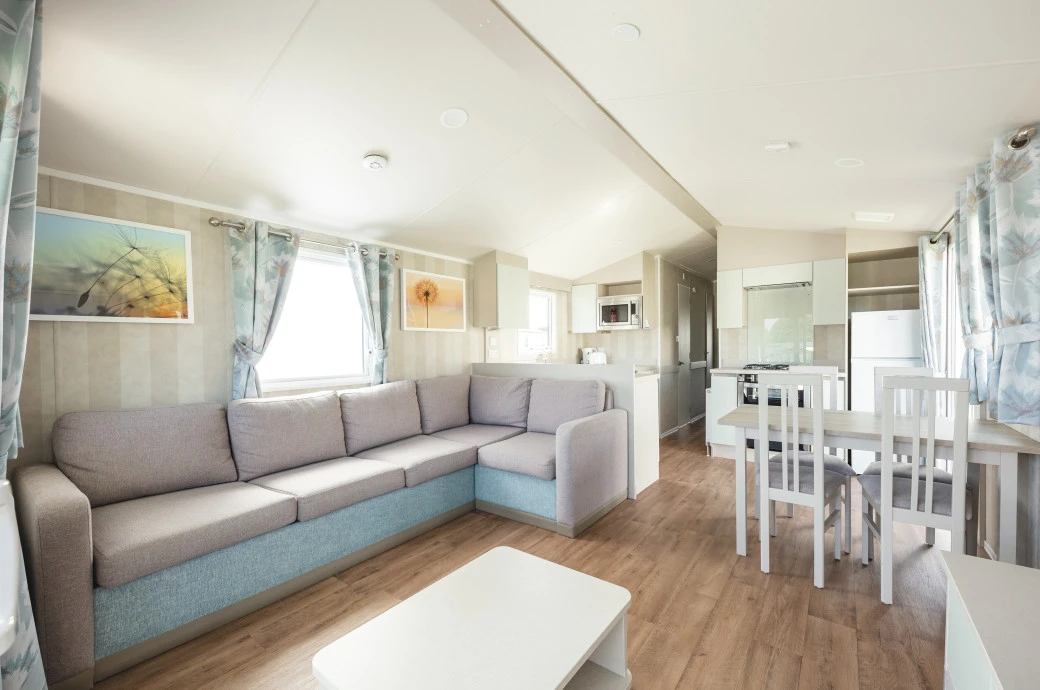 Silver Caravan Lounge