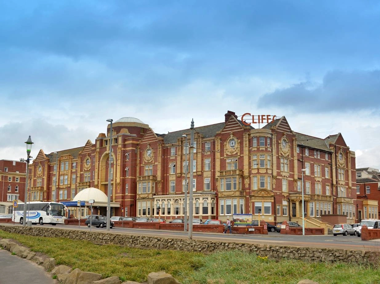Cliffs Hotel Exterior